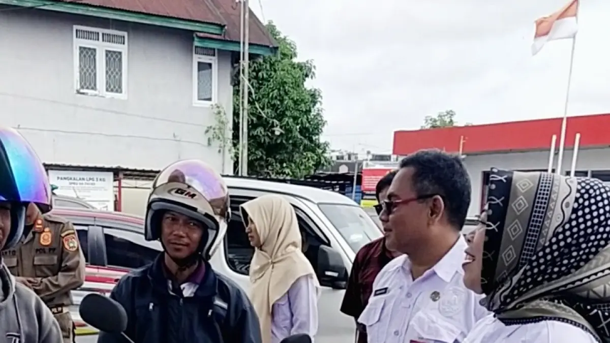  Bupati Kotawaringin Barat Hj Nurhidayah saat mengecek SPBU di Jalan Pakunegara bulan Maret lalu. (syamsudin/radar sampit) 