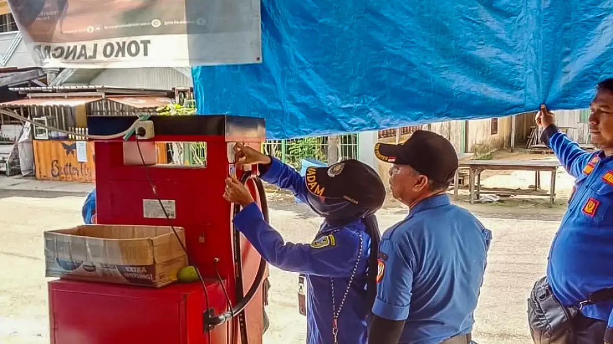 Damkar door to door di Kelurahan Kuala Pembuang 2, Kecamatan Seruyan Hilir, Sabtu (25/4).  &nbsp;(RIFANI/RADAR SAMPIT)  