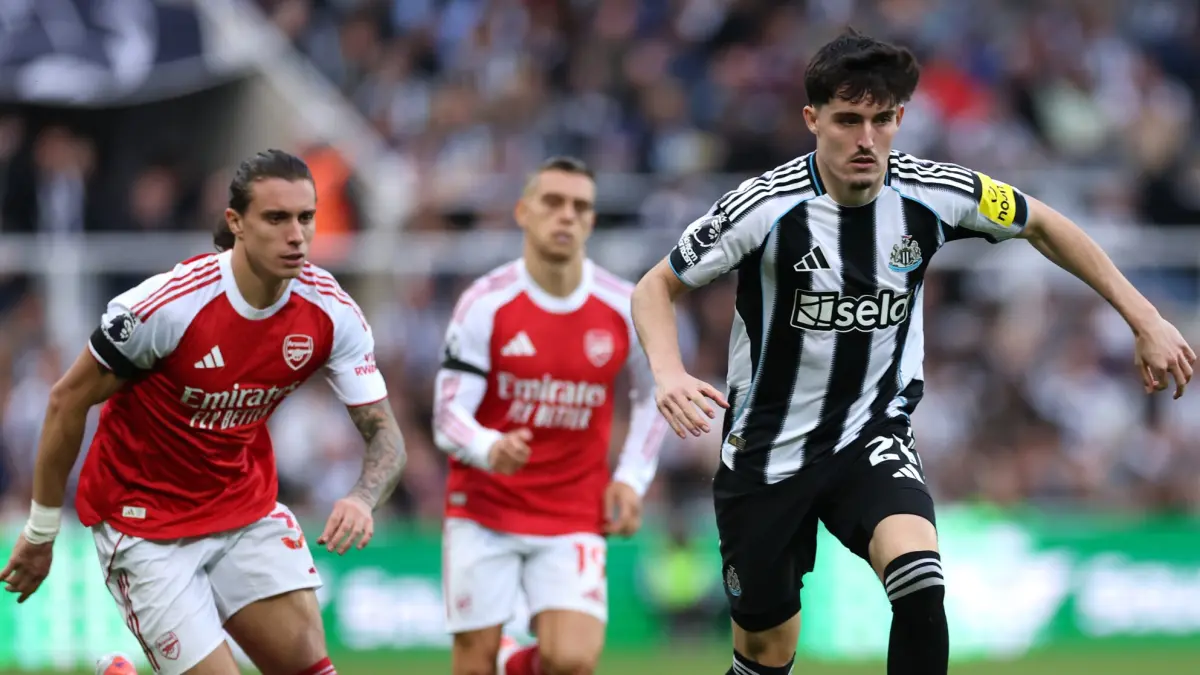 Pemain Newscastle saat dikejar pemain Arsenal dalam lanjutan Liga Inggris. (net)