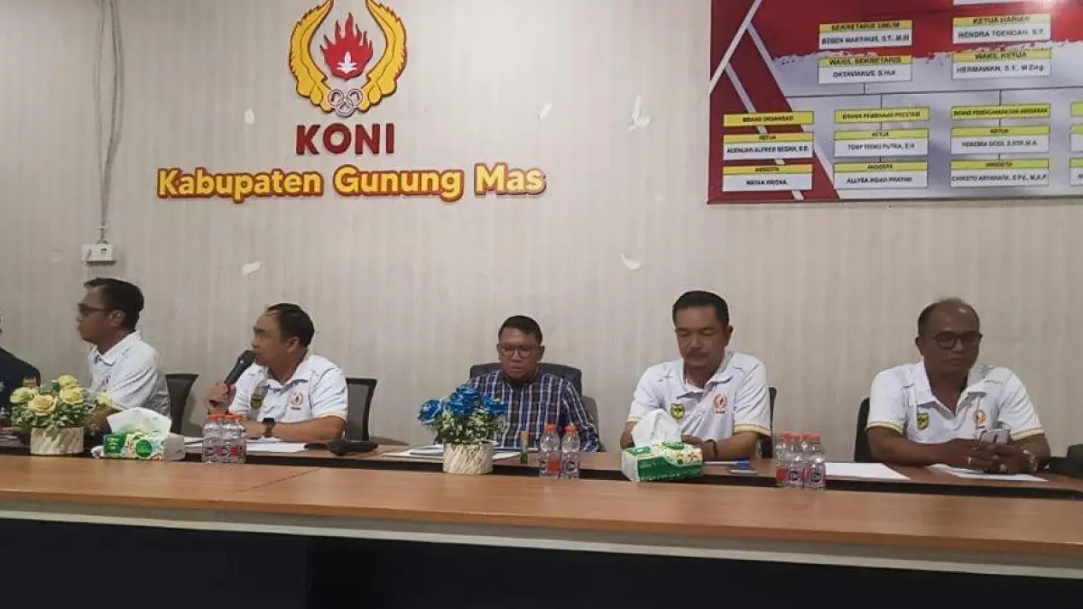 Suasana rapat KONI bersama pengurus cabor dalam persiapan porprov XIII tahun 2026, di Sekretariat KONI Gunung Mas setempat, Kamis (23/4) sore. (KONI GUNUNG MAS FOR RADAR SAMPIT)