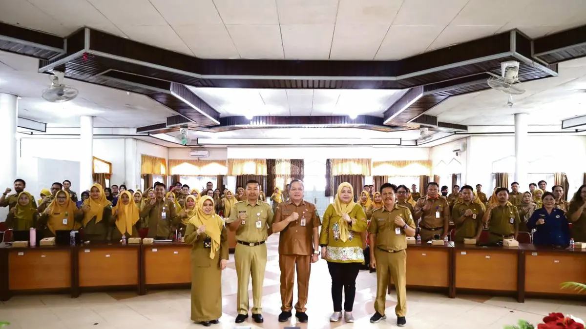 FOTO BERSAMA: Sosialisasi Perbup Nomor 7 Tahun 2026 serta Bimtek penyusunan  RPK-JMD, Selasa (28/4/2026). FOTO: BKPSDM KOTIM/RADAR SAMPIT 