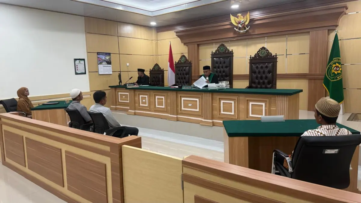 Kegiatan sidang isbat nikah dan pencatatan pernikahan massal di Pengadilan Agama Nanga Bulik, Selasa (28/4). (ria/radar sampit)