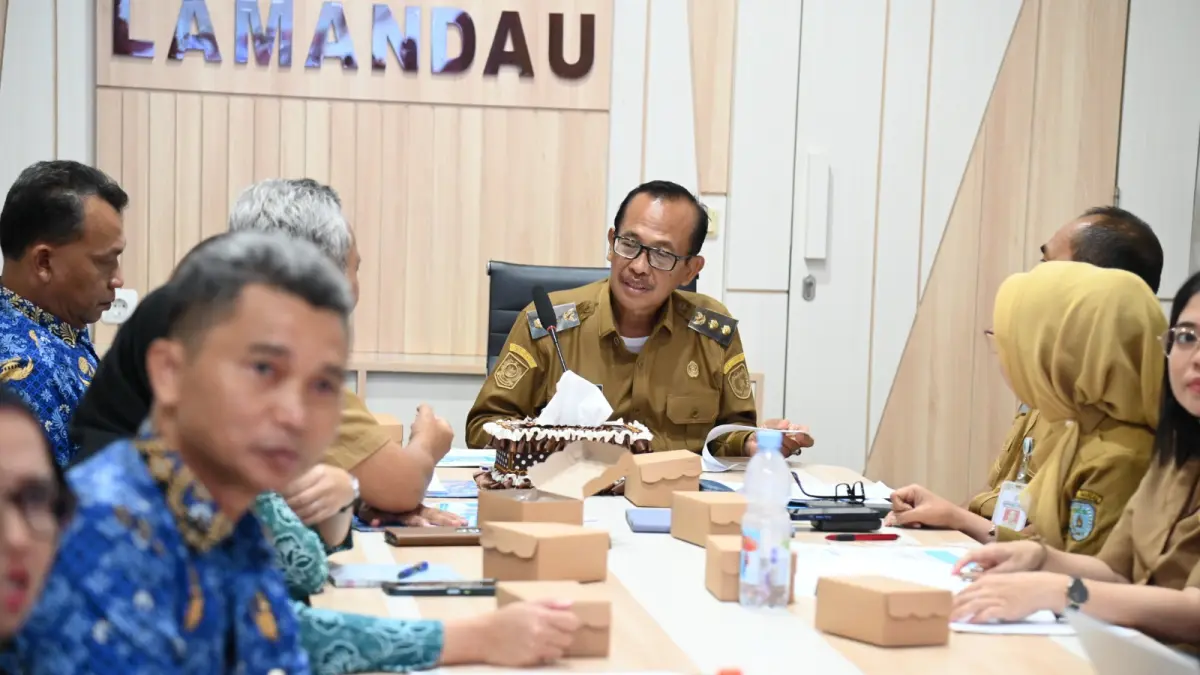 KESEHATAN: Wakil Bupati Lamandau Abdul Hamid memaparkan capaian dan upaya penurunan stunting dalam kegiatan penilaian kinerja stunting kabupaten/kota se-Kalimantan Tengah secara virtual, Senin (27/04). &nbsp;(foto: ria/radar sampit) 