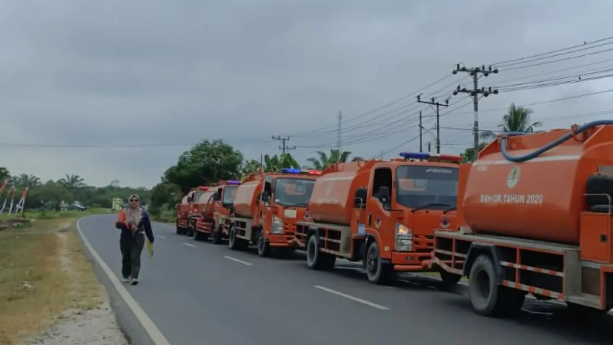 Penyaluran air bersih ke wilayah Bagendang, Kecamatan Mentaya Hilir Utara, beberapa waktu lalu. (Dok. BPBD Kotim)