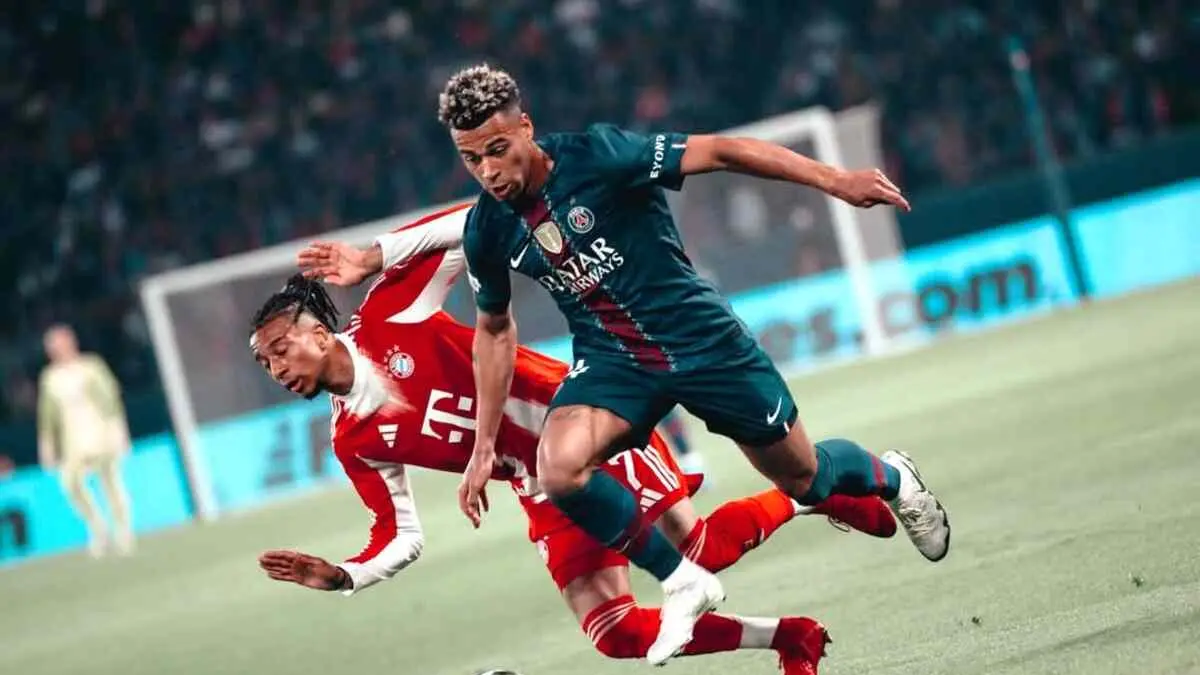 
KETAT : Perebutan bola antara pemain PSG dan Bayern Munchen dalam leg 1 semifinal Liga Champions, Rabu (29/4) dini hari.(net)