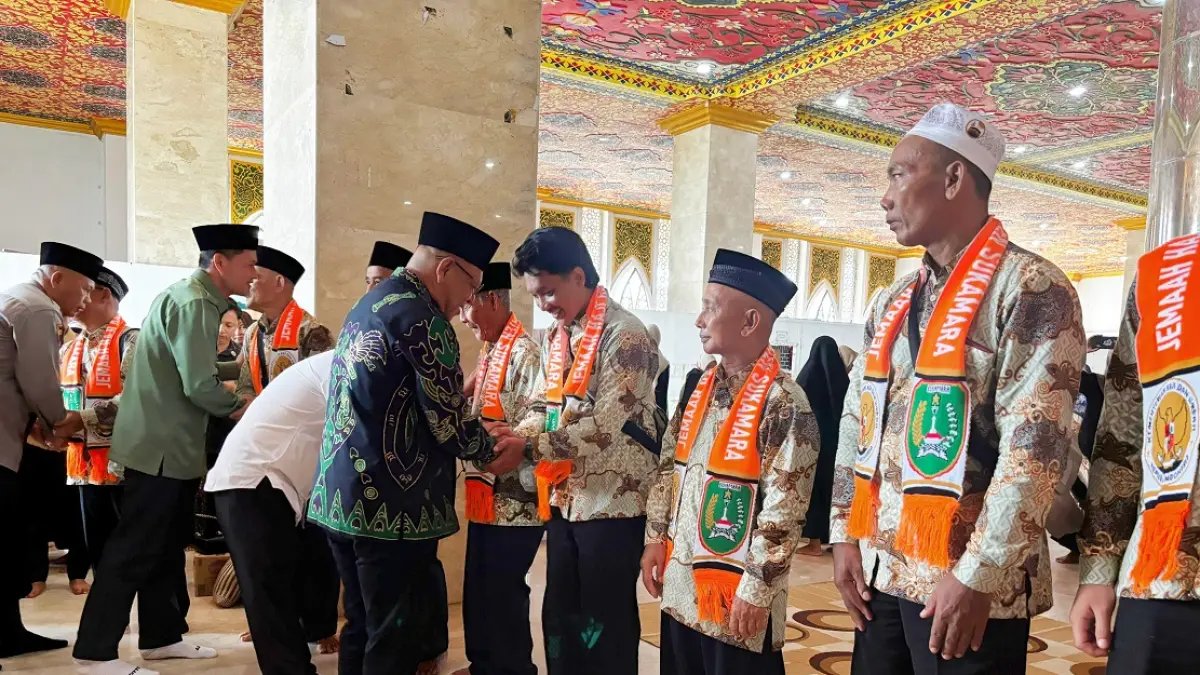 Pelepasan jemaah calon haji dari Kabupaten Sukamara. 