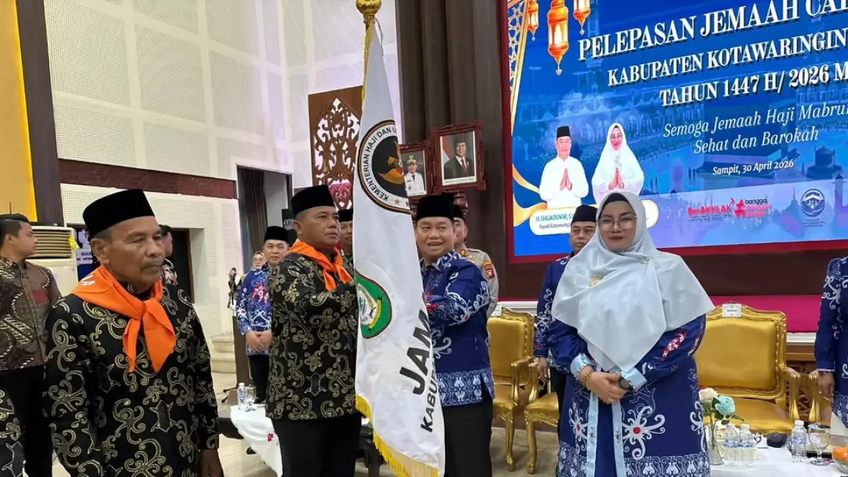 Bupati Kotim Halikinnor dan Wakil Bupati Irawati melepas 171 calon haji di aula rumah jabatan Bupati Kotim, Kamis (30/4). (DISKOMINFO KOTIM)