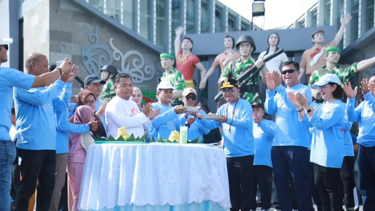 Suasana Peringatan Hari Buruh Internasional (May Day) 2026 yang digelar Forum Silaturahmi Serikat Pekerja/Serikat Buruh Kalteng di Bundaran Besar Palangka Raya, Jumat (1/5).(Dodi/radarsampit)