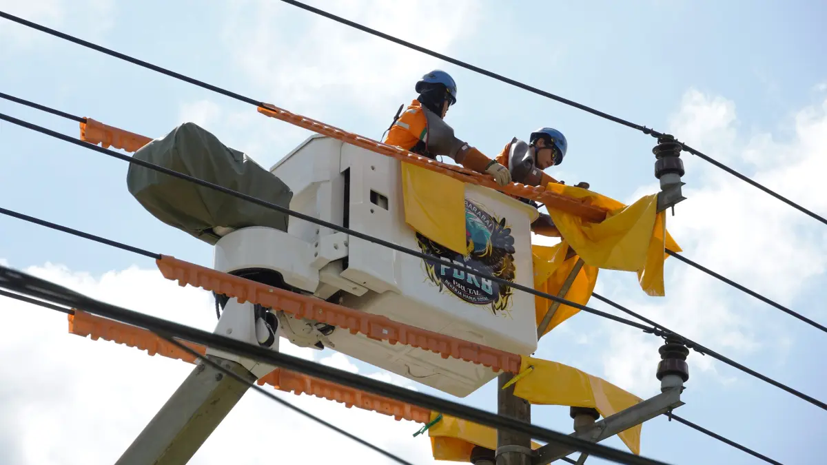Tim PDKB berhasil menyelesaikan 171 titik pemeliharaan jaringan tegangan menengah 20 kV tanpa adanya pemadaman.(istimewa/PLN)