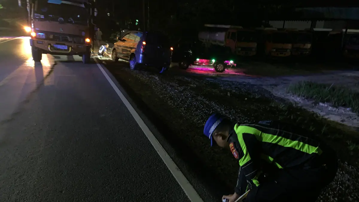 Satlantas Polresta Kobar melaksanakan olah tempat kejadian perkara (TKP) di  Jalan Ahmad Yani Kilometer 18, Desa Bumi Harjo, Kumai, Jumat 1 Mei 2026. (ist)