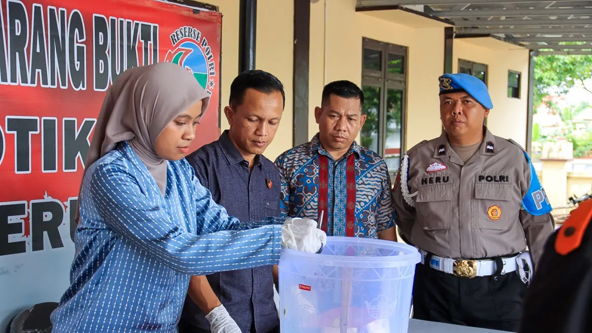 Proses pemusnahan barang bukti narkoba yang diamankan Polres Seruyan periode Januari-April 2026.(istimewa/Polres Seruyan)