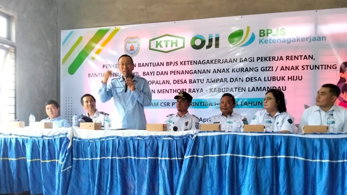 Direktur PT. Korintiga Hutani Hrotaka Sato saat sambutan penyerahan program CSR di Kantor Desa Topalan, Kecamatan Menthobi Raya, Kabupaten Lamandau
