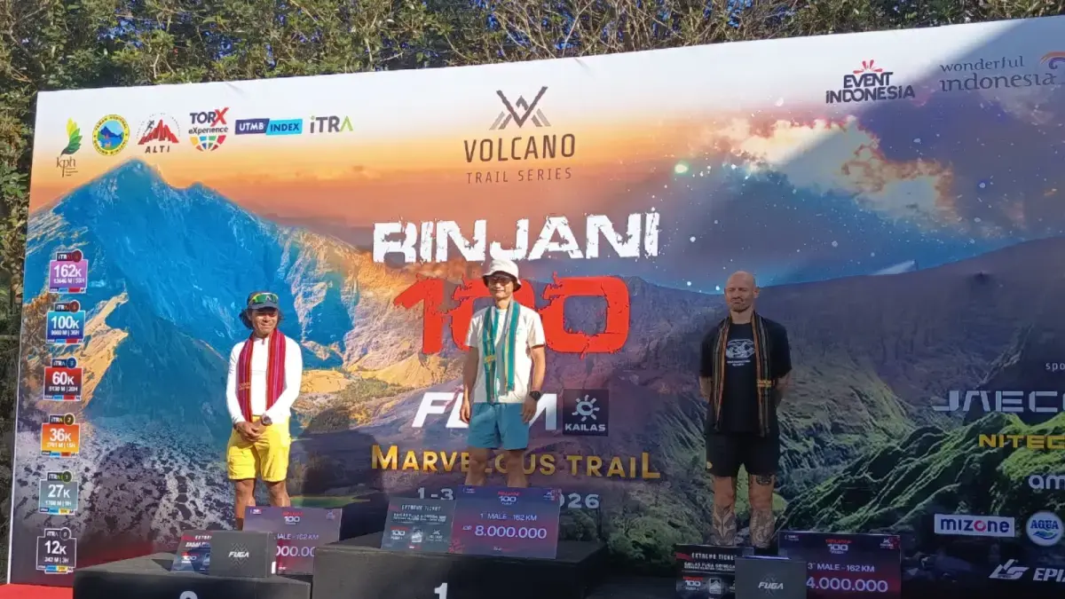 Para peraih juara  di ajang lari jarak jauh, Rinjani 100, baru-baru tadi.(dok.Lombok Post)