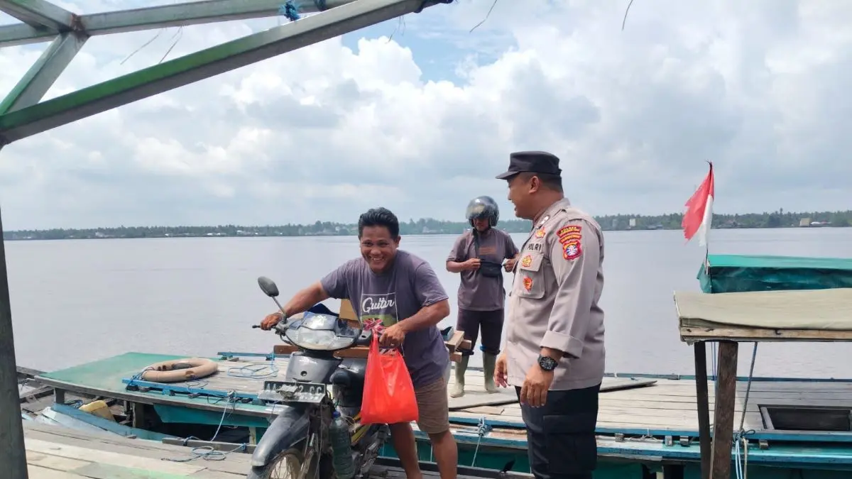 PATROLI : Personel Polsek Pulau Hanaut melaksanakan patroli di daerah yang dinilai rawan aksi kriminalitas, Minggu (3/5/2026) pagi. FOTO: POLRES KOTIM/RADAR SAMPIT