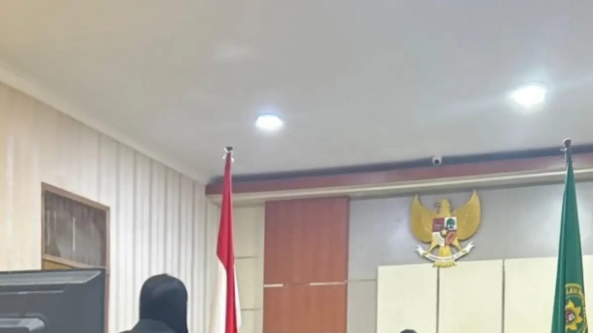 Seorang pengelola karaoke menjalani sidang tindak pidana ringan di Pengadilan Negeri Pangkalan Bun, belum lama ini. (ist) 
