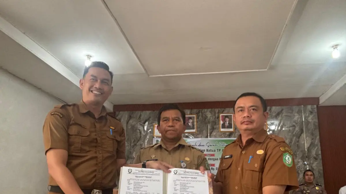 Serah terima jabatan Plt Camat Baamang yang berlangsung di Aula Kecamatan Baamang, Senin (4/5).  (Akbar/Radar Sampit)