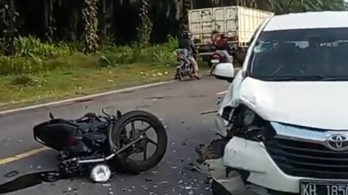 Kondisi kendaraan setelah terlibat tabrakan di kilometer 30, Desa Sungai Melawen, Kecamatan Pangkalan Lada, Kabupaten Kobar, Senin 4 Mei 2026. (ist)