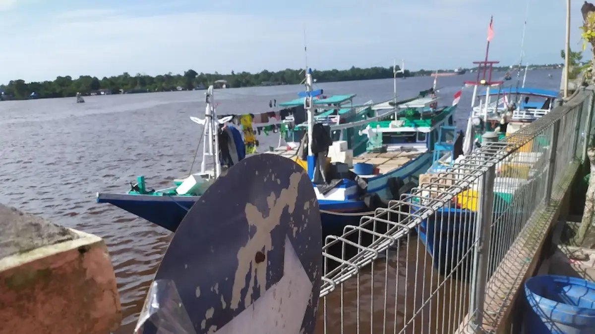 Perahu nelayan saat berada di Pasar Ikan Mentaya Sampit. (Dok. Usay Nor Rahmad/Radar Sampit)