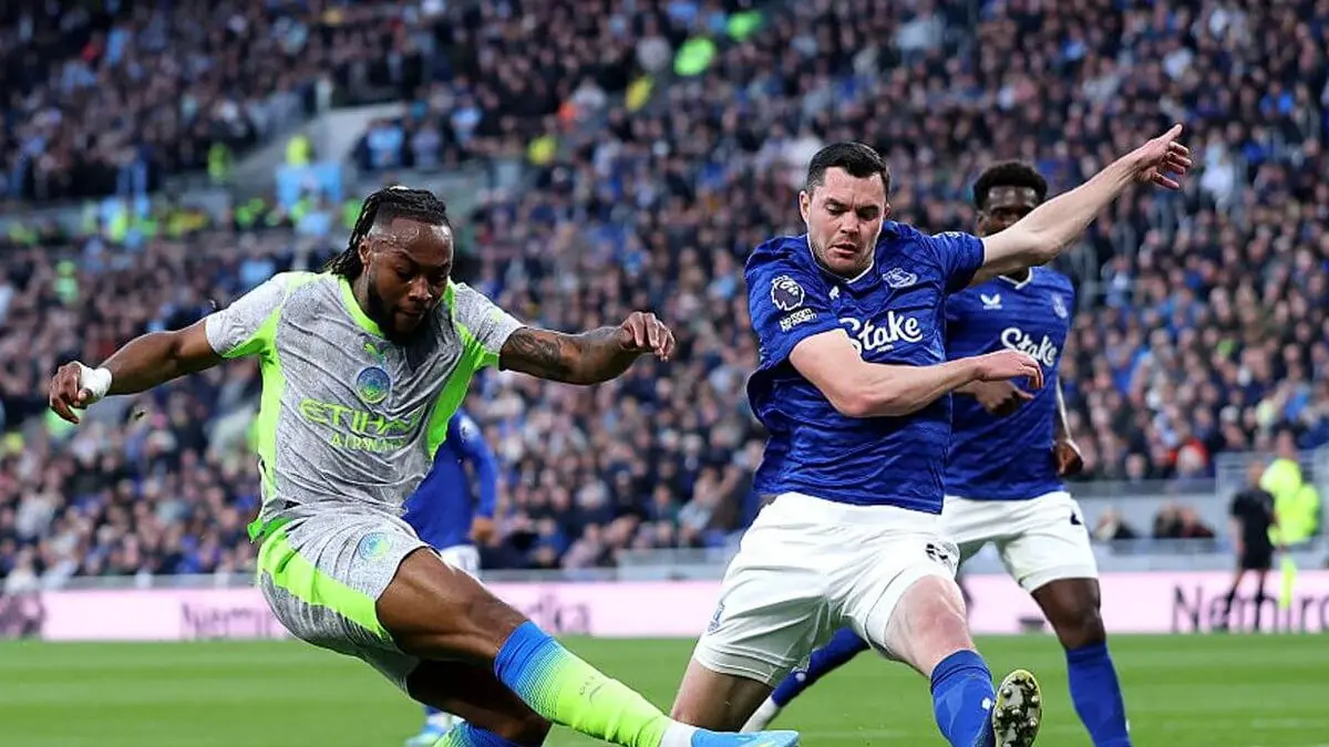 Pertemuan pemain Everton saat menjamu pemain Man City di pekan ke 35 Liga Inggris musim ini.(net)