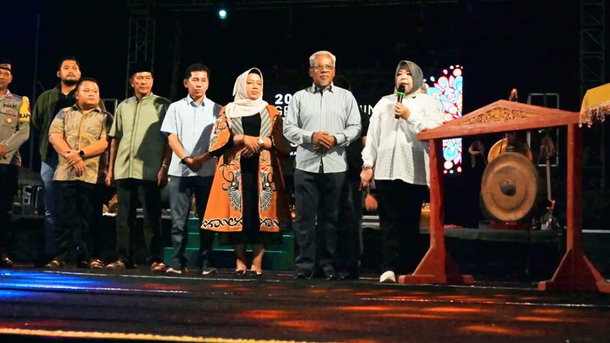 PROKOM PEMKAB KOBAR

Bupati dan Wakil Bupati Kotawaringin Barat membuka Pangkalan Banteng Expo. (foto: prokom pemkab kobar)&nbsp;

&nbsp;