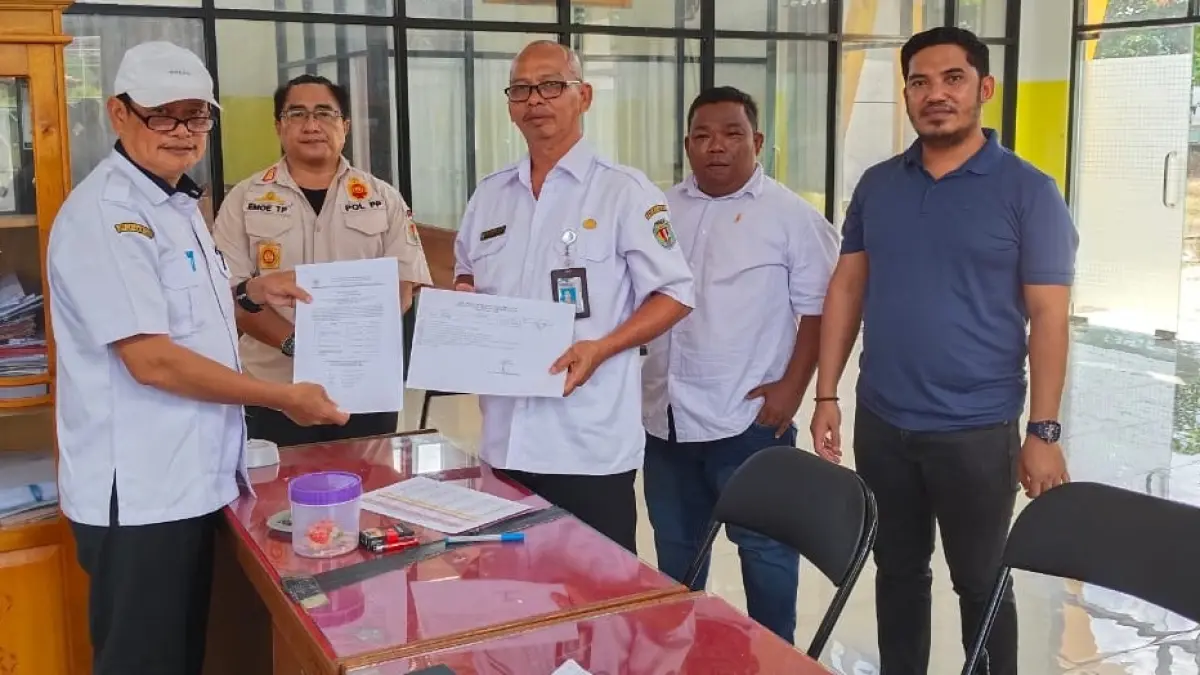 Bayu Ismaya saat mengambil formulir untuk kandidat Ketua KONI Katingan (Yuswanto/Radar Sampit)