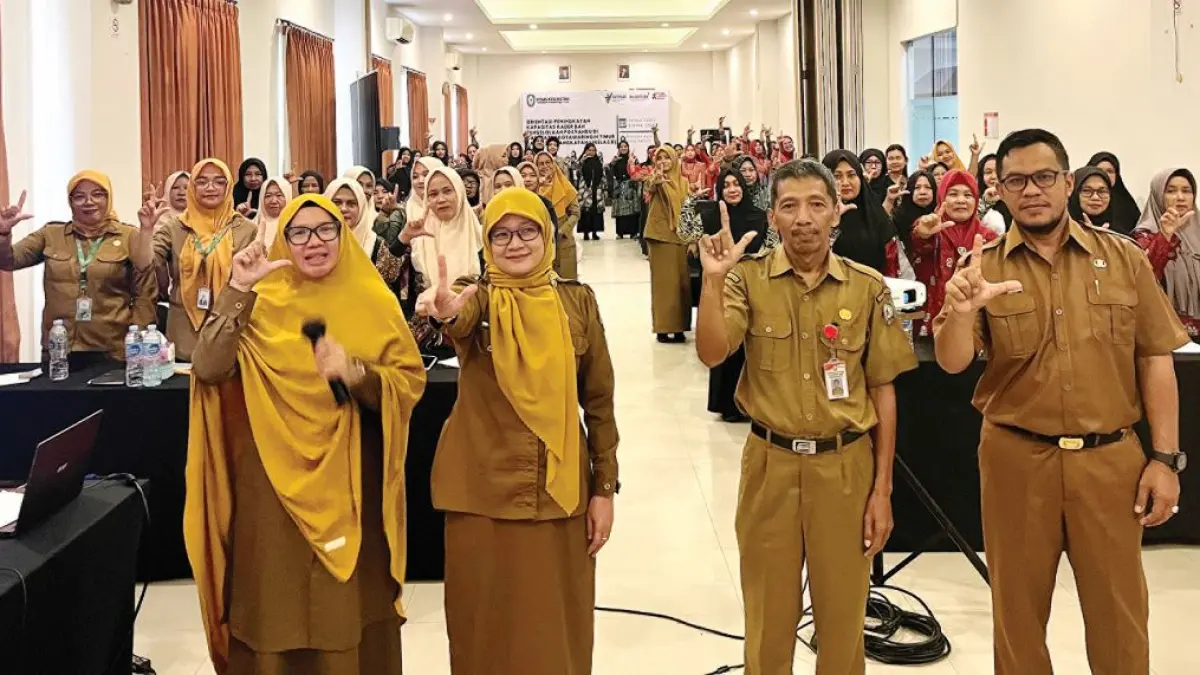 FOTO BERSAMA: Pembukaan Orientasi Peningkatan Kapasitas Kader dan Pengelolaan Posyandu Tahun 2026 Angkatan I, Selasa (5/5/2026). FOTO: DINKES KOTIM/RADAR SAMPIT 
