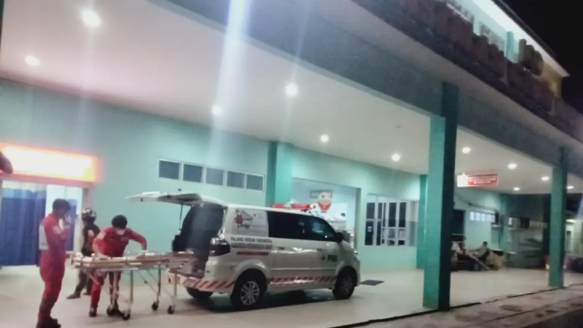 Korban dievakuasi ke RSUD Sultan Imanuddin Pangkalan Bun oleh PMI Kabupaten Kotawaringin Barat, Rabu 6 Mei 2026, pukul 00.10 WIB. (ist) 