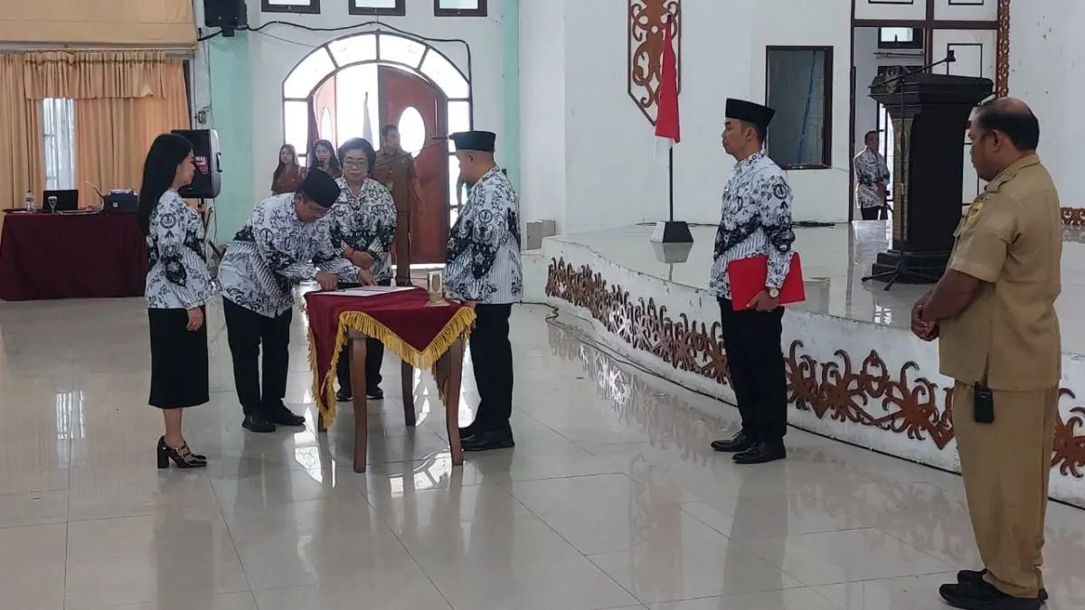 Suasana pengukuhan Mimie Mariatie Jaya Samaya Monong sebagai ibunda guru Kabupaten Gumas, di GPU Damang Batu, Selasa (5/5/2026). (diskominfo santik for radar sampit)