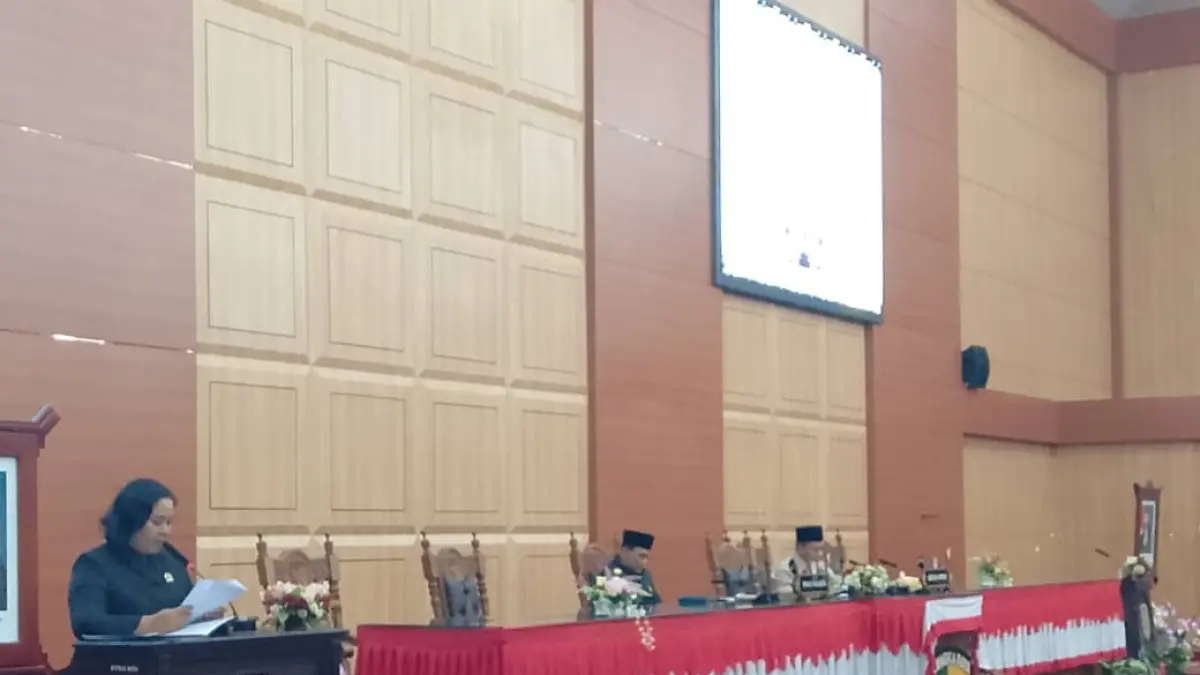  Wakil Ketua Komisi III, Sri Ani Rintuh saat menyampaikan laporan pada kegiatan rapat paripurna beberapa waktu lalu.(dok.yusho/radarsampit)
