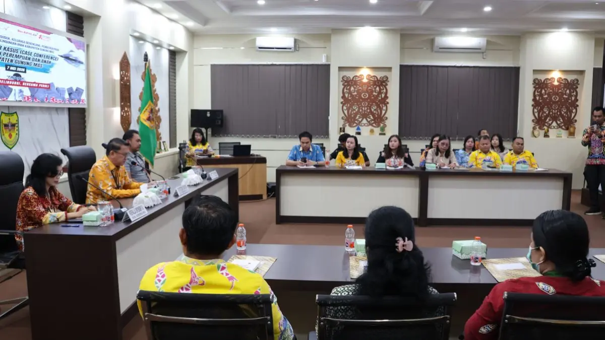 GELAR KASUS : Pelaksanaan kegiatan layanan gelar kasus kekerasan terhadap perempuan dan anak tahun 2026 di ruang rapat lantai 1 kantor Bupati Gumas, Kamis (7/5/2026). FOTO : DISKOMINFO SANTIK GUMAS/RADAR SAMPIT