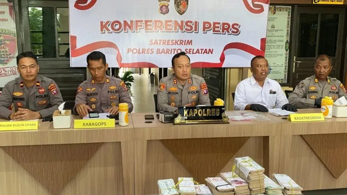 Kapolres Barito Selatan, AKBP Jecson R Hutapea beserta jajaran saat jumpa pers di Buntok, Rabu (22/4/2026). ANTARA