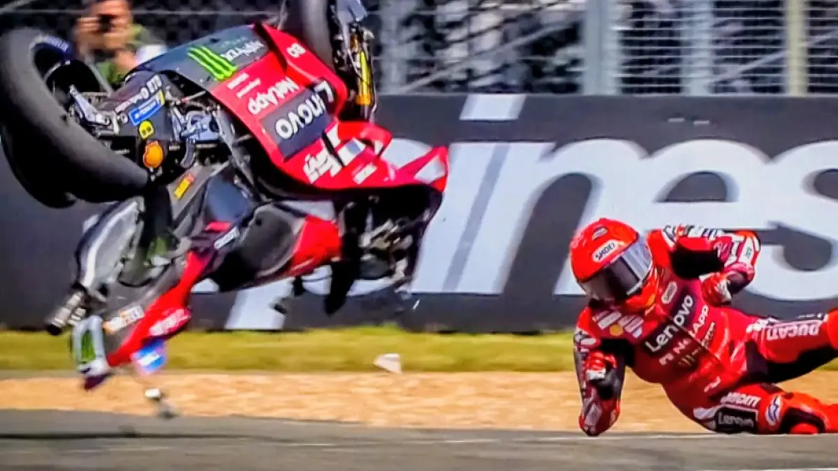 Marc Marquez saat terjatuh di sesi Sprint Race sirkuit Le Mans.(net)
