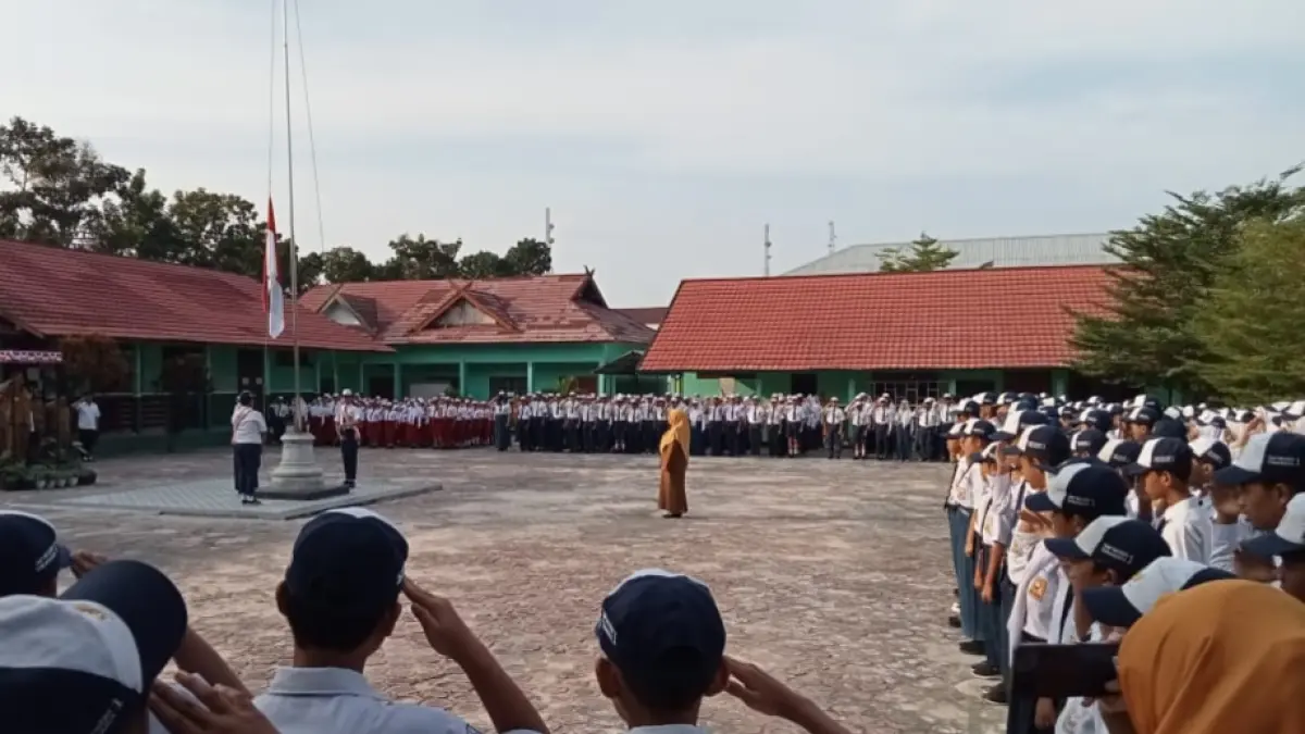 Suasana apel pagi di salah satu sekolah di Kabupaten Sukamara, beberapa waktu lalu. (Dok.Fauzi/radarsampit)