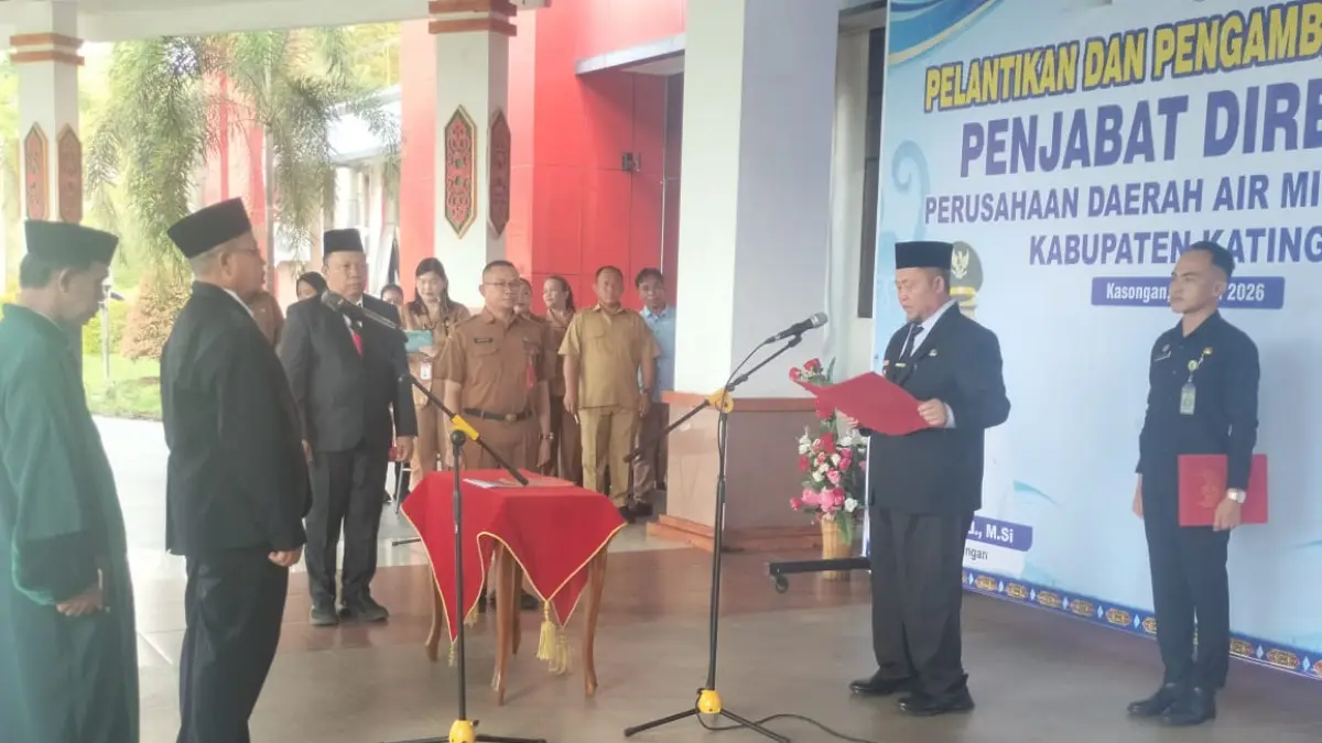 Bupati Katingan, Saiful melantik Subagio sebagai Penjabat Direktur PDAM Katingan, Senin (11/5/2026)