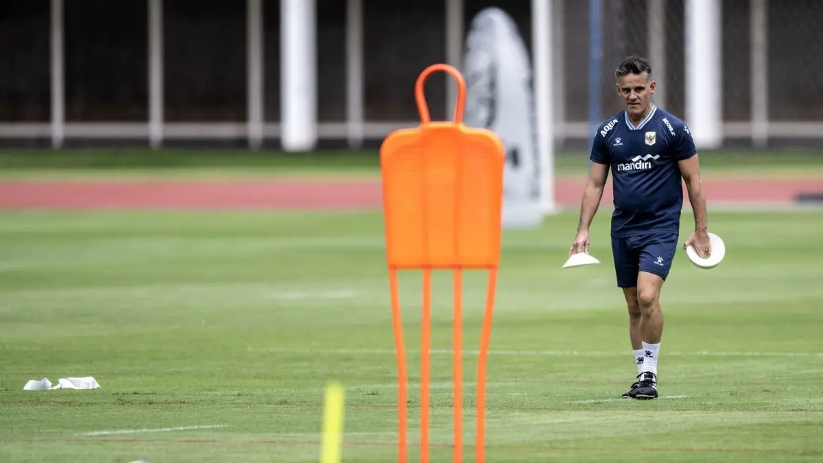 FOKUS: John Herdman, saat menggelar latihan bersaman timnas Indonesia (Dok/antara)