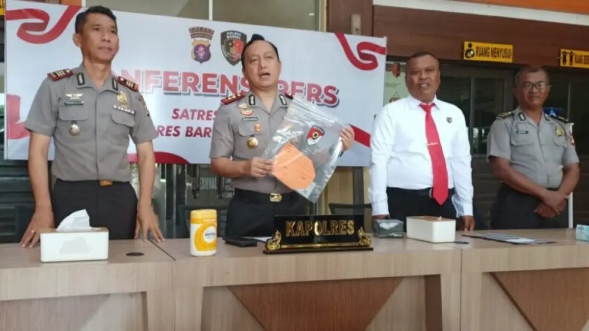 Kapolres Barito Selatan, Jecson R Hutapea saat konferensi pers perihal penangkapan pelangsir BBM bersubsidi. 