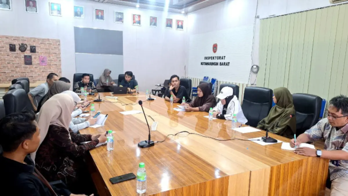 Rapat membahas transformasi budaya kerja ASN di Aula Sinergi Inspektorat Kotawaringin Barat. (SYAMSUDIN/RADAR SAMPIT)

&nbsp;