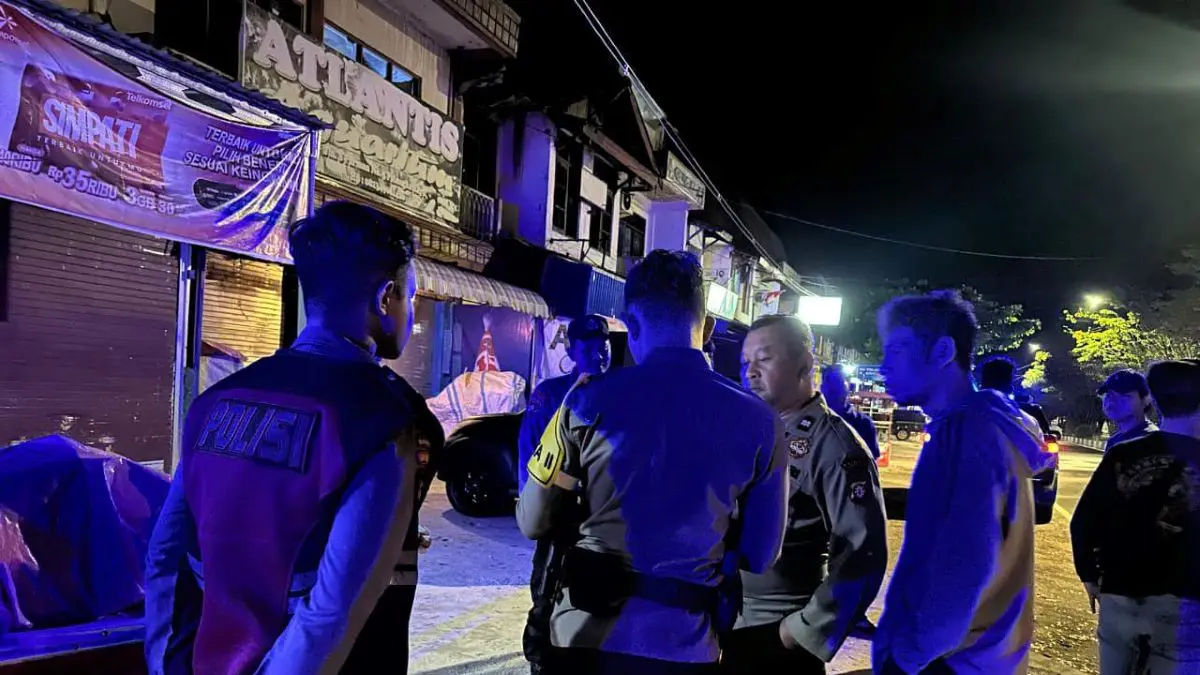 DATANGI TKP – Personel Satsamapta Polresta Palangka Raya bergerak cepat mendatangi lokasi kejadian untuk mengamankan situasi, Selasa (12/5/2026). FOTO : IST/RADAR SAMPIT