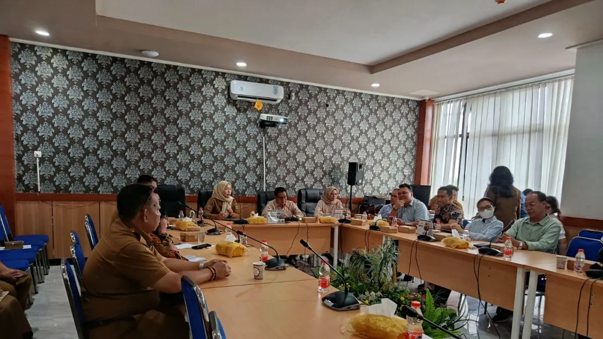 Ketua DPRD Palangka Raya, Subandi memimpin rapat Banmus menyusun jadwal pembahasan kegiatan lembaga legislatif bersama pemerintah kota.(yusho/radarsampit)