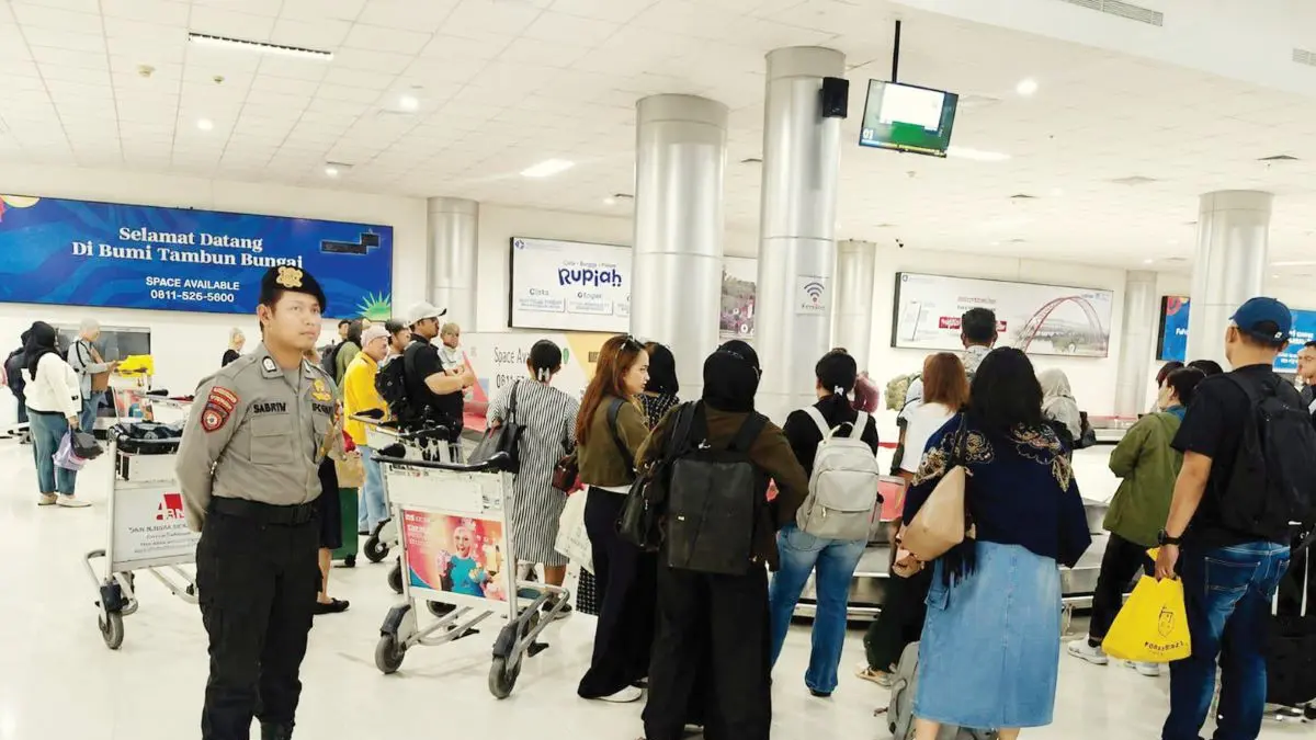 PATROLI : . Personel Satuan Pengamanan Objek Vital (Satpamobvit) Polresta Palangka Raya melaksanakan patroli dan pemantauan Kawasan Bandara Tjilik Riwut, Selasa (12/5/2026). FOTO: DODI/RADAR SAMPIT