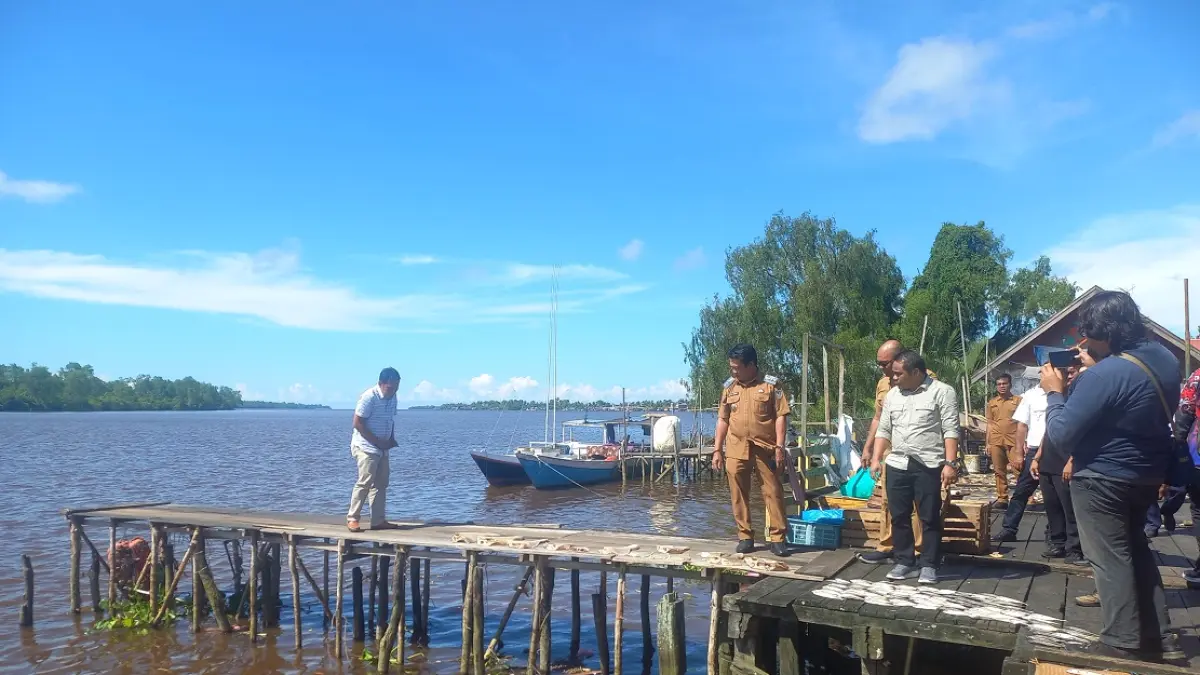 Pelabuhan Nelayan Pasar Saik di Kuala Pembuang, Kabupaten Seruyan, dalam kondisi kritis. (RIFANI/RADAR SAMPIT)