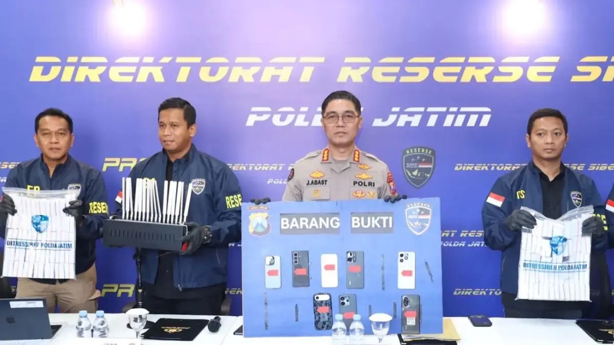Polda Jawa Timur membongkar sindikat OTP ilegal yang telah meregistrasi 25 ribu SIM card memakai data orang lain, Selasa (11/5). (Humas Polda Jatim)
