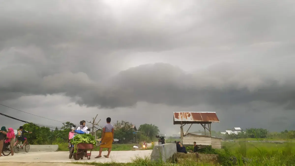 Cuaca mendung merundung Sampit, Kabupaten Kotawaringin Timur. (Dok. Usay Nor Rahmad/Radar Sampit)&nbsp;
