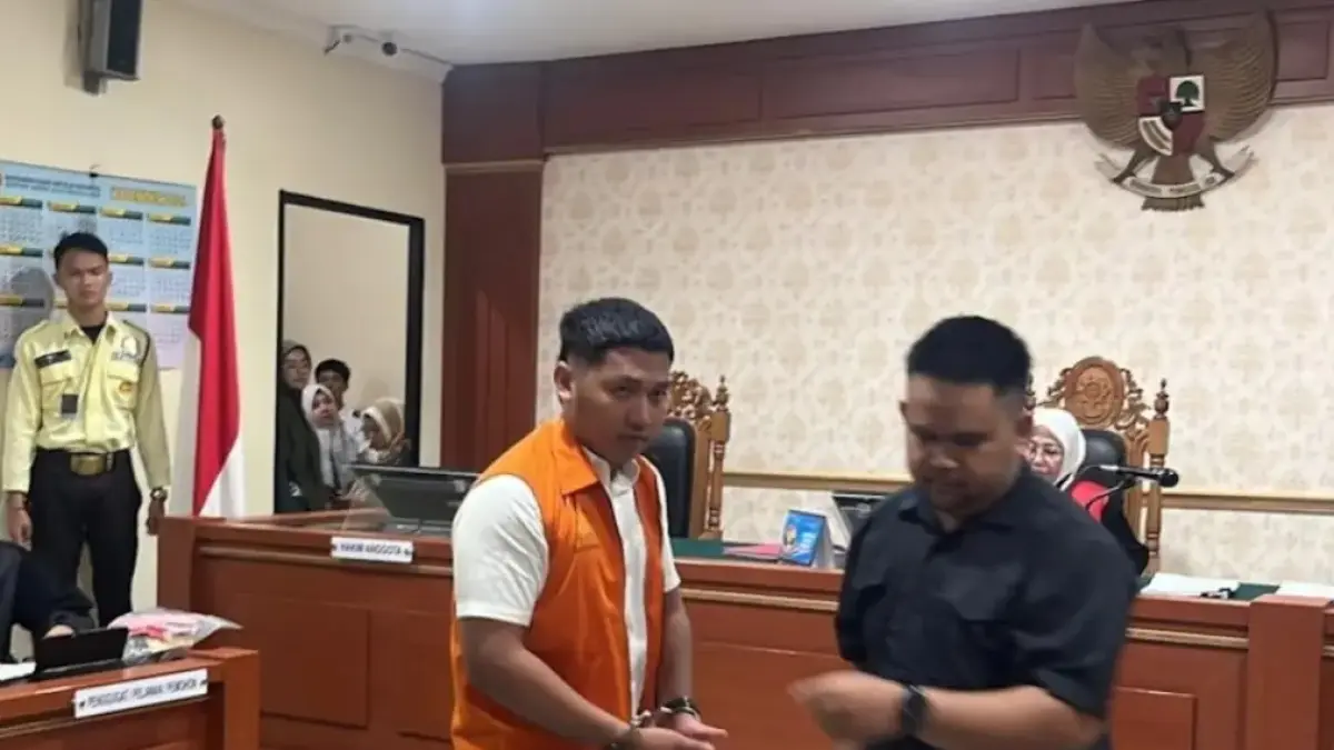 Muhammad Seili, terdakwa kasus pembunuhan mahasiswi ULM, Zahra Adilla divonis 12 tahun penjara oleh majelis hakim PN Banjarmasin, Selasa (12/5). (Muhammad Oscar Fraby/Radar Banjarmasin)