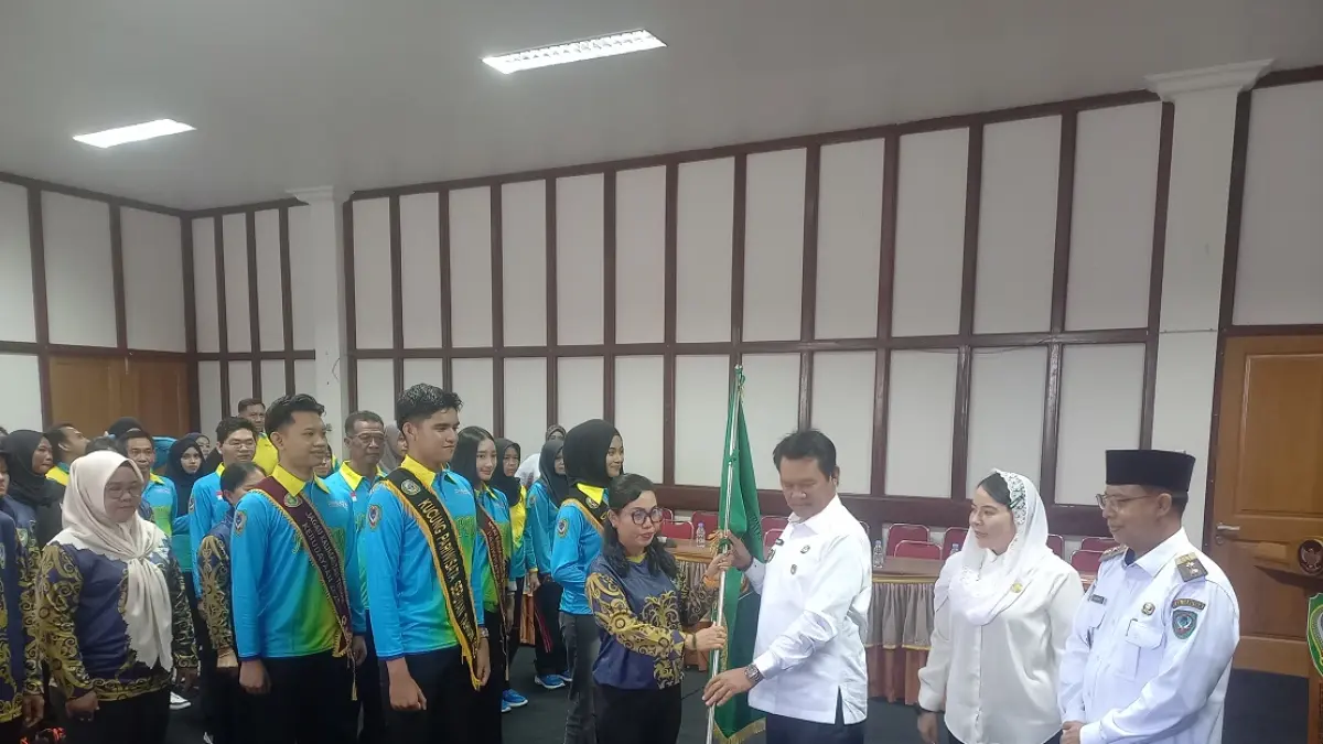 Pemkab Seruyan melepas 91 orang kontingen untuk mengikuti FBIM 2026 di Palangka Raya, Selasa (13/5). (RIFANI/RADAR SAMPIT)