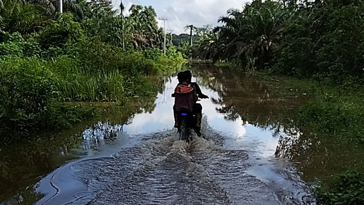 Kondisi jalan penghubung antardesa dan ibukota kecamatan di Desa Rungun, Kecamatan Kotawaringin Lama, Kabupaten Kotawaringin Barat, Rabu 13 Mei 2026. (ist)&nbsp;