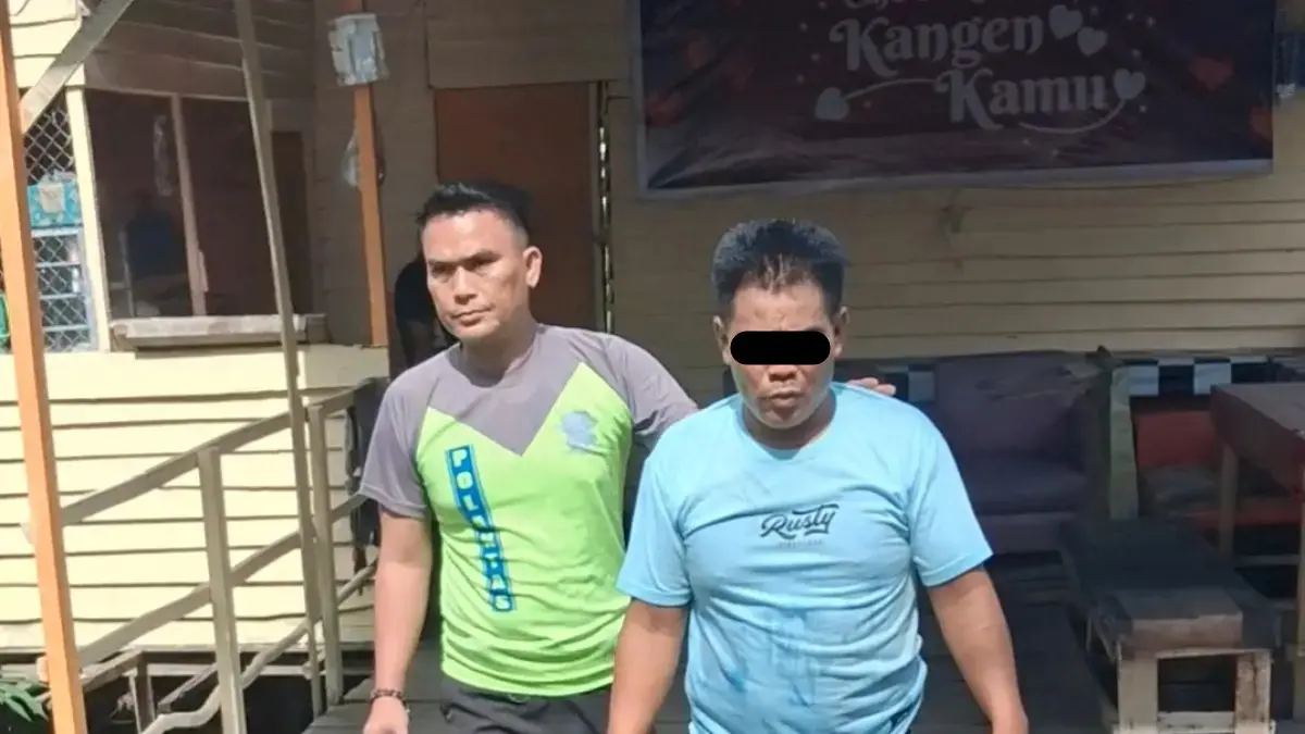 Pelaku penganiayaan brutal perempuan tukang pijat saat diamankan aparat kepolisian (kaltengpos)