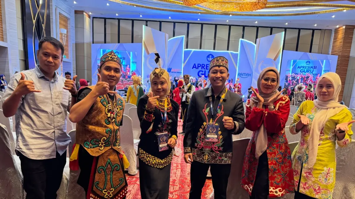 Beberapa tenaga pendidik di lingkup Dinas Pendidikan (Disdik) Kota Palangka Raya dalam salah satu acara. Mereka terus memacu transformasi digital di sektor pendidikan.(istimewa/Disdik Palangka Raya)