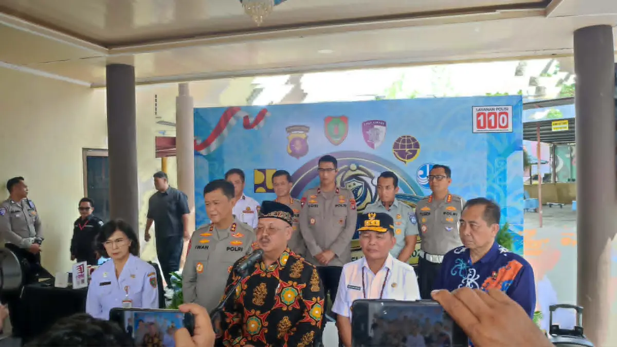 Gubernur Kalimantan Tengah Agustiar Sabran, Kapolda Kalteng Irjen Pol Iwan Kurniawan dan Kepala Pusat Studi Ilmu Kepolisian Komjen Pol Prof Dr Chrysnanda Dwilaksana menghadiri Rapat Kerja Forum Lalu Lintas dan Angkutan Jalan Tingkat Daerah Kalteng Tahun 2026 yang digelar di Graha Bhayangkara Polda Kalteng, Rabu (13/05). (DODI RADAR SAMPIT)


&nbsp;