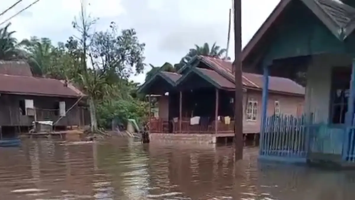 Kondisi banjir di Kelurahan Pangkut, Kecamatan Arut Utara, Jumat (15/5).(istimewa/warga)